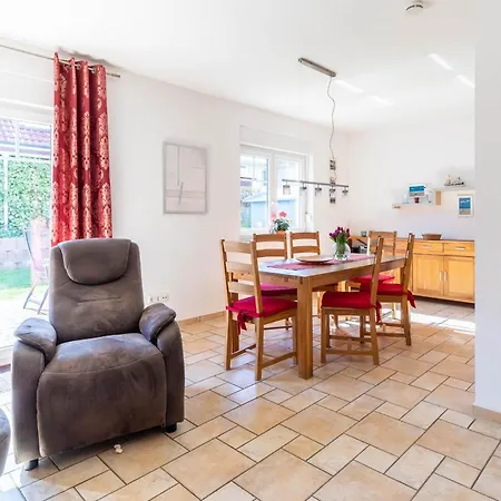 Windflüchter * Boltenhagen (Ostseebad)